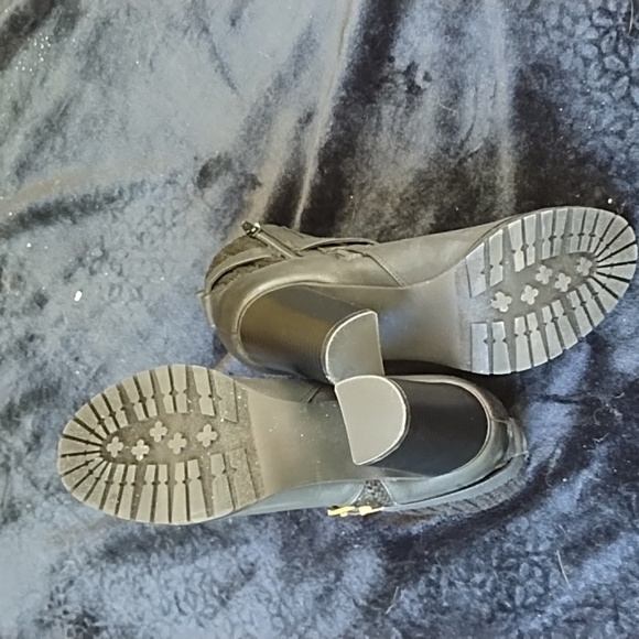 Juicy Couture boots - Picture 3 of 6